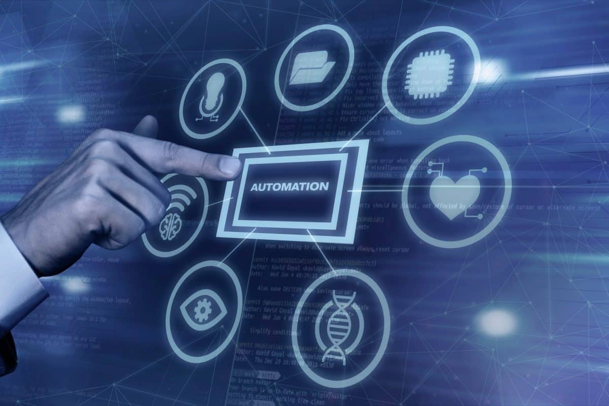 اتوماسیون اداری می تواند مزایای مختلفی را ارائه دهد که میتوان به صرفه جوی در هزینه ها و زمان، افزایش کارای درون سازمانی و برون سازمانی، مدیریت بهتر و... اشاره کرد.